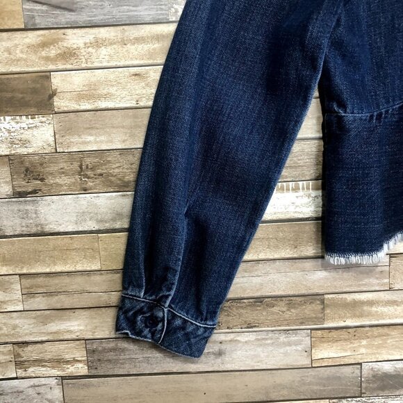 Cloth & Stone Frayed Hem Button Back Denim Top M - Picture 7 of 9